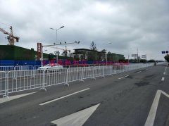 <b>铁马出租白色烤漆铁马护栏不锈钢护栏隔离带租</b>